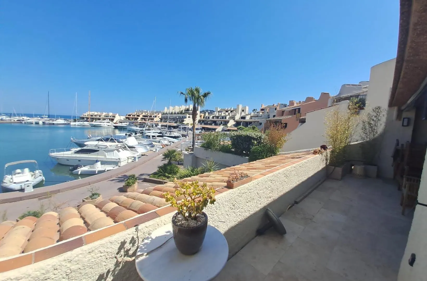 Marcogblan - Superbe T4 Refait A Neuf Avec Vue Port Apartment Cogolin