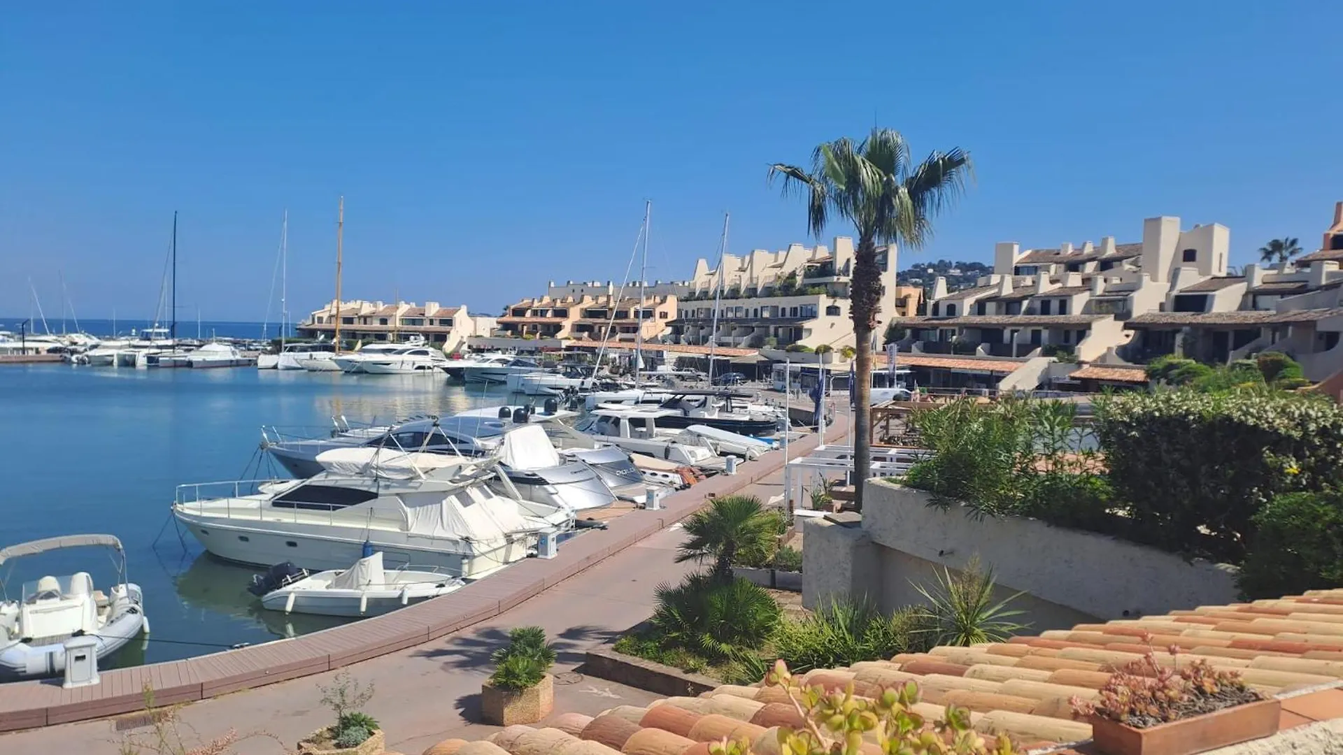 Marcogblan - Superbe T4 Refait A Neuf Avec Vue Port Apartment Cogolin